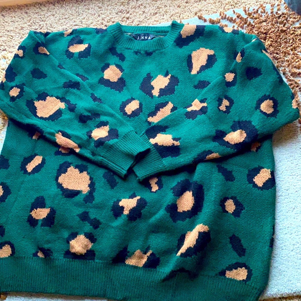 New dark green leopard print oversized sweater-Sz small , crew neck -soft .